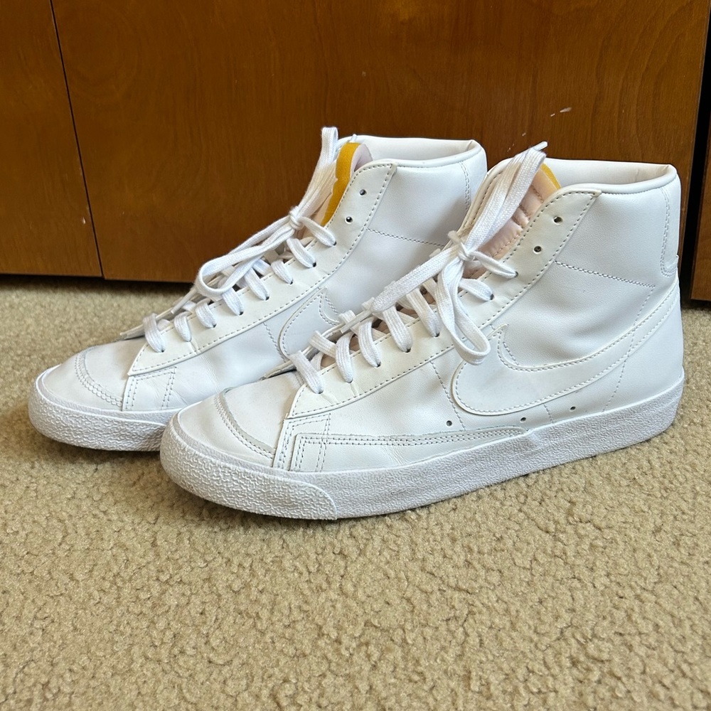 Nike blazer Mid ‘77 All white women’s size 12